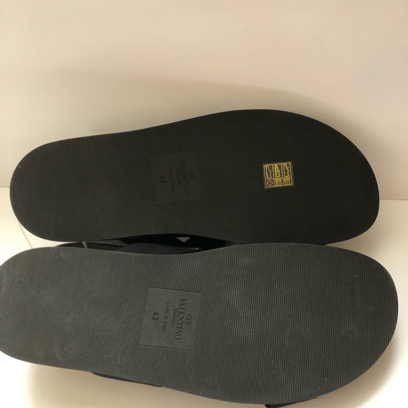 💙SOLD💙Valentino Garavani Men's Black Sandals - Picture 10 of 10
